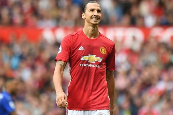 Reaksi penyerang Manchester United, Zlatan Ibrahimovic, dalam laga Premier League kontra Leicester City di Old Trafford, Manchester, 24 September 2016.