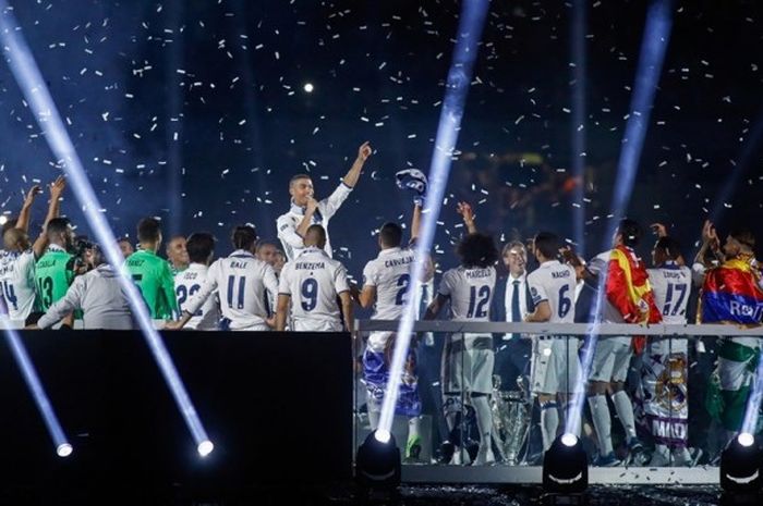 Cristiano Ronaldo mendapatkan jatah bicara saat perayaan Real Madrid menjuarai Liga Champions di Stadion Santiago Bernabeu, Minggu (4/6/2017).