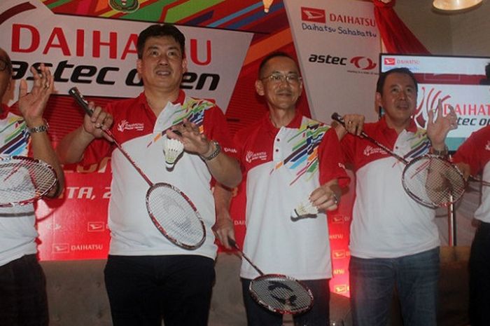 Alan Budi Kusuma (kedua dari kiri) menghadiri konferensi pers Sirkuit Nasional B, Daihatsu Astec Open (DAO) 2018 di Yogyakarta, Senin (23/4/2018).