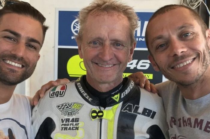 Mattia Pasini, Kevin Schwantz, dan Valentino Rossi.