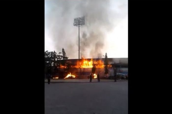 Kebakaran Stadion Surajaya, Lamongan, Jumat (12/10/2018) pagi.