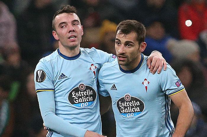 Penyerang Celta Vigo, Iago Aspas (kiri) dan bek Jonny Castro, melakukan selebrasi seusai mencetak gol ke gawang FC Krasnodar dalam laga babak 16 besar Liga Europa pada 16 Maret 2017.