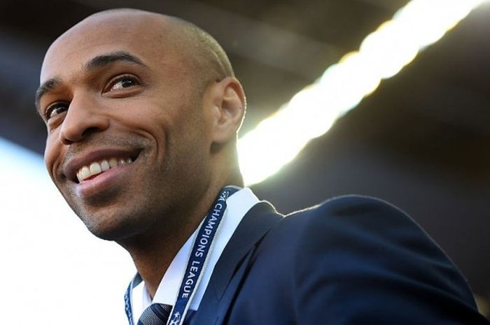  Thierry Henry terlihat dalam pertandingan leg pertama babak semifinal Liga Champions 2014-2015 antara Barcelona menghadapi Bayern Muenchen di Camp Nou, Barcelona, Spanyol pada 6 Mei 2015. 