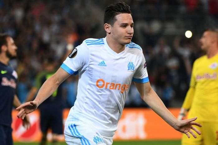 Penyerang Olympique Marseille, Florian Thauvin, melakukan selebrasi setelah mencetak gol ke gawang Red Bull Salzburg pada laga leg pertama semifinal Liga Europa di Stadion Velodrome, Kamis (26/4/2018) waktu setempat atau Jumat dini hari WIB.