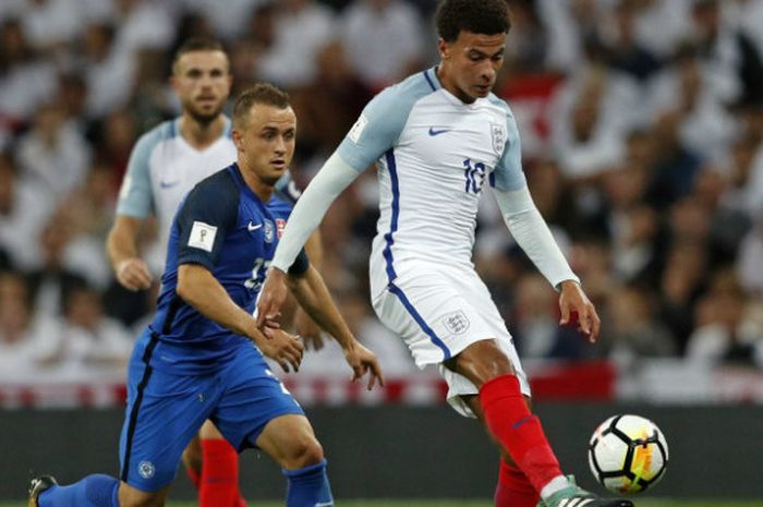 Gelandang timnas Inggris, Dele Alli, dalam laga kontra Slovakia di Stadion Wembley, Senin (9/4/2017)     