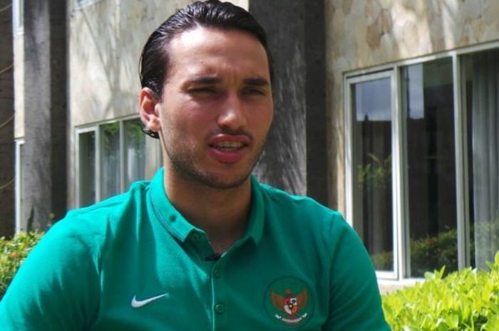 Ezra Walian saat diwawancarai di Hotel Aston Denpasar, Kamis (25/5/2017). 