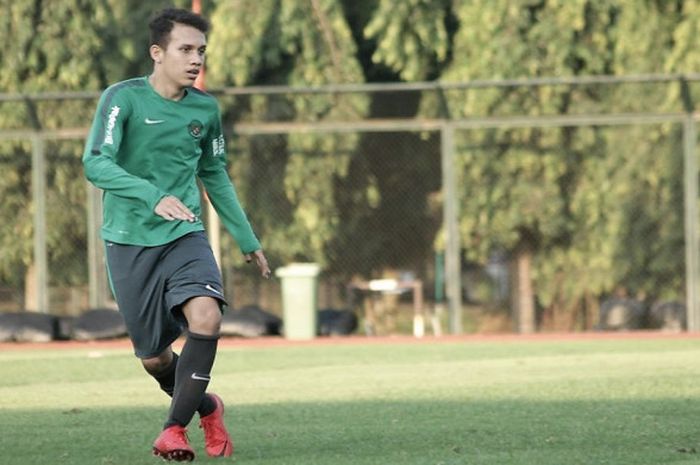 Pemain timnas U-19 Indonesia, Egy Maulana Vikri saat pemusatan latihan di Lapangan Universitas Negeri Yogyakarta, Selasa (22/5/2018)