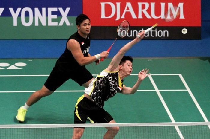 Pasangan ganda putra Wahyu Nayaka Arya Pankaryanira/Kevin Sanjaya Sukamuljo, saat bertanding melawan Berry Angriawan/Rian Agung Saputro pada babak perempat final Indonesian Masters di Gedung Dome, Balikpapan, Kalimantan Timur, Jumat (9/9/2016). Wahyu/Kevin menang 18-21, 21-16, 23-21.