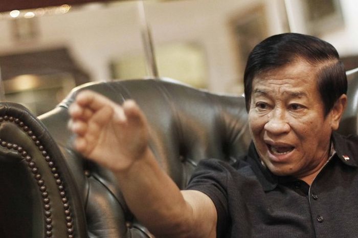 Ketua Komite Ad Hoc, Agum Gumelar, berbicara kepada BOLA dalam sesi interviu di kediamannya di Panglima Polim, Jakarta, pada Senin 14 Desember 2015. 