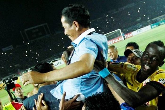   Pelatih Persib Bandung, Djadjang Nurdjaman.   