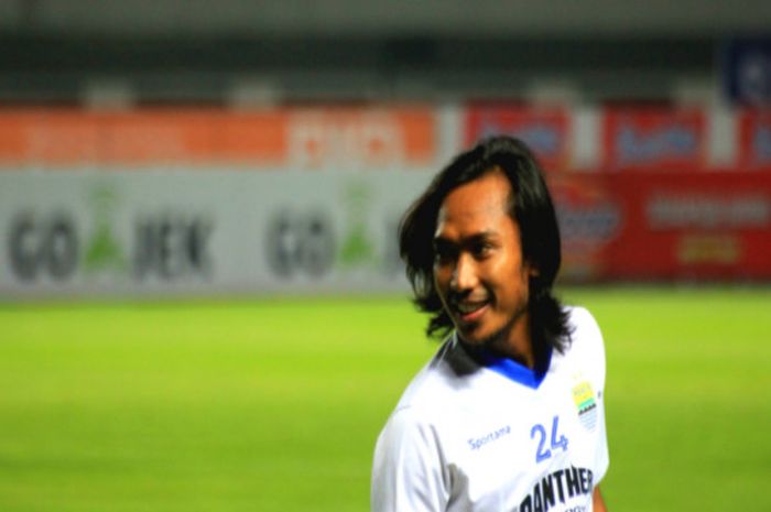 Mantan gelandang Persib,  Hariono.