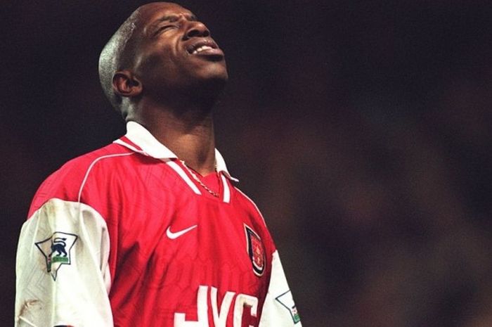 Ekspresi kekecewaan Ian Wright saat Arsenal gagal meraup poin penuh di pertandingan kontra Sheffield Wednesday, 26 Desember 1996.