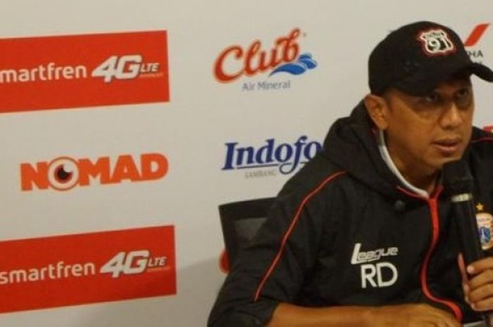 Rahmad Darmawan akan memilih untuk melatih klub Indonesia jika T-Team dipaksa turun kasta di Malaysia.