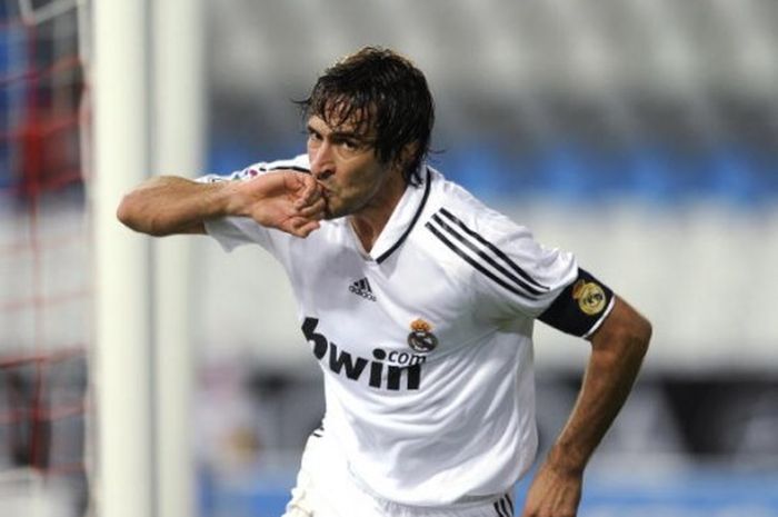 Selebrasi ikonik Raul Gonzalez