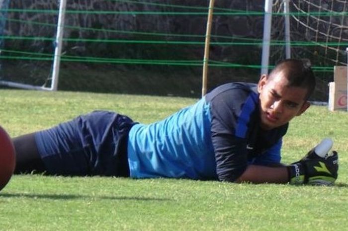 Kiper Ravi Murdianto saat membela tim nasional Indonesia U-19. 