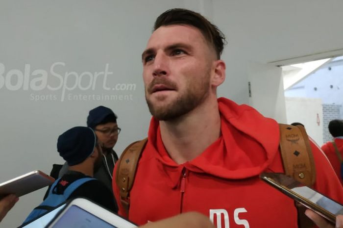 Striker Persija Jakarta, Marko Simic menjawab pertanyaan wartawan di Mixed Zone seusai laga kontra Persela Lamongan di Stadion Utama Gelora Bung Karno (SUGBK), Selasa (20/11/2018).