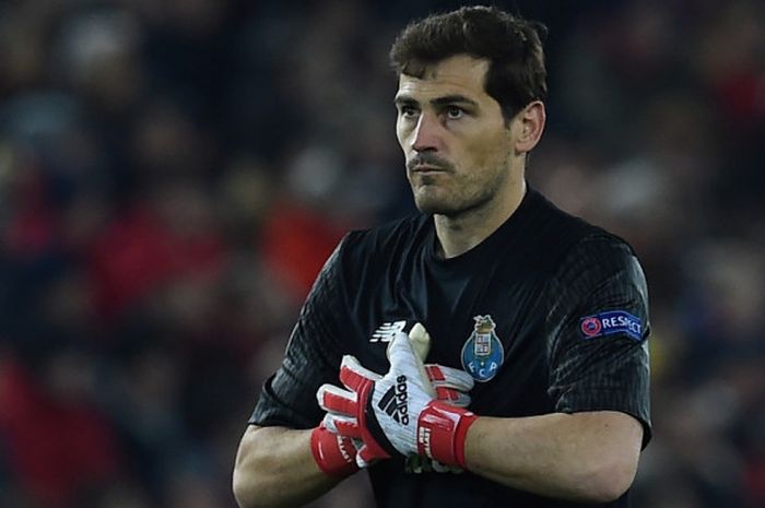  Ekspresi kiper FC Porto, Iker Casillas, pada pertandingan penentuan babak 16 besar Liga Champions di Stadion Anfield, Selasa (6/3/2018) waktu setempat. 