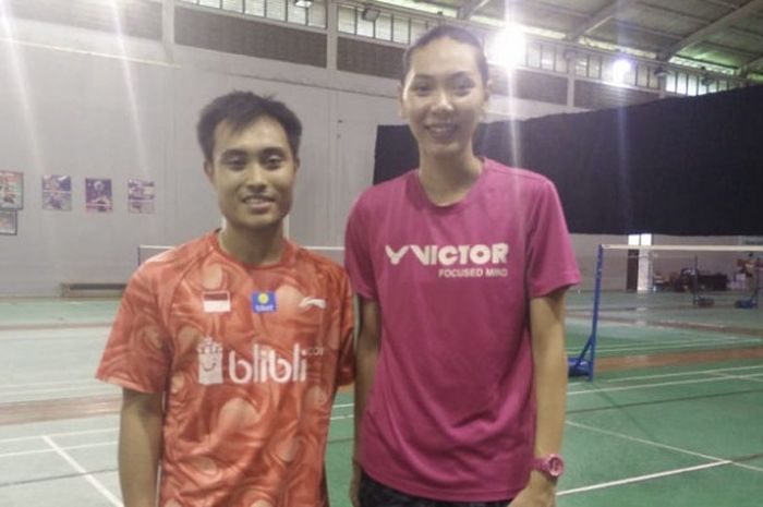 Pasangan ganda campuran Indonesia, Hafiz Faizal/Gloria Emanuelle Widjaja, berpose di Hall Pelatnas Cipayung, Jakarta Timur, Kamis (6/12/2018).