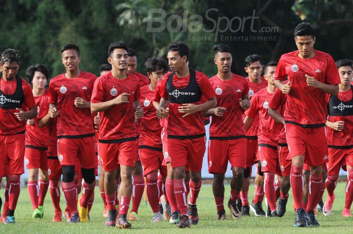 Persija Jakarta memulai sesi latihan perdana di Lapangan Sutasoma, Halim, Jakarta Timur, Senin (8/12/2017)