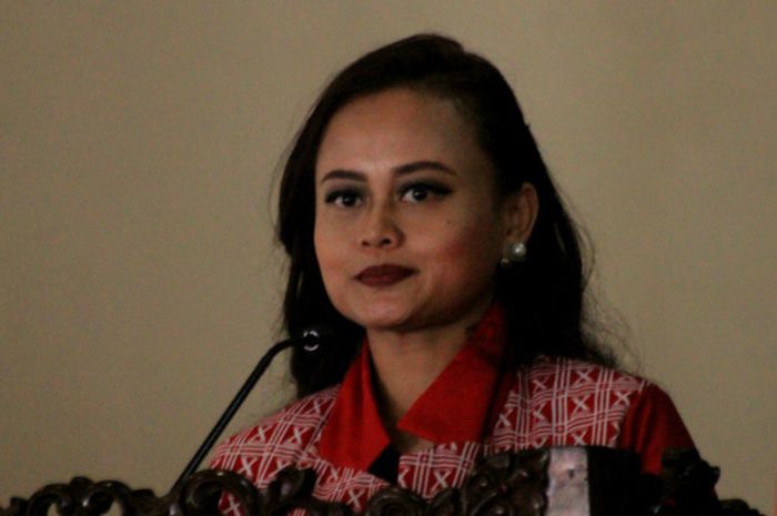 Presiden Persijap Jepara, Esti Puji Lestari Sciucatti saat acara peluncuran tim Persijap Jepara untu