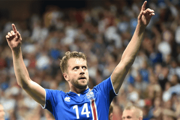  Selebrasi Kari Arnason setelah menang atas Inggris dalam pertandingan 16 putaran EURO 2016 antara Inggris dan Islandia di Allianz Riviera Stadium, 27 Juni 2016.  