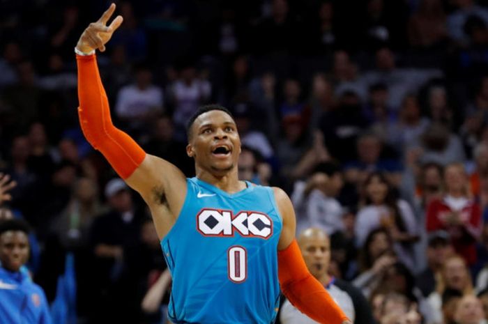 Pebasket bintang Oklahoma City Thunder, Russell Westbrook, saat tampil membela timnya dalam laga musim reguler NBA 2018-2019.