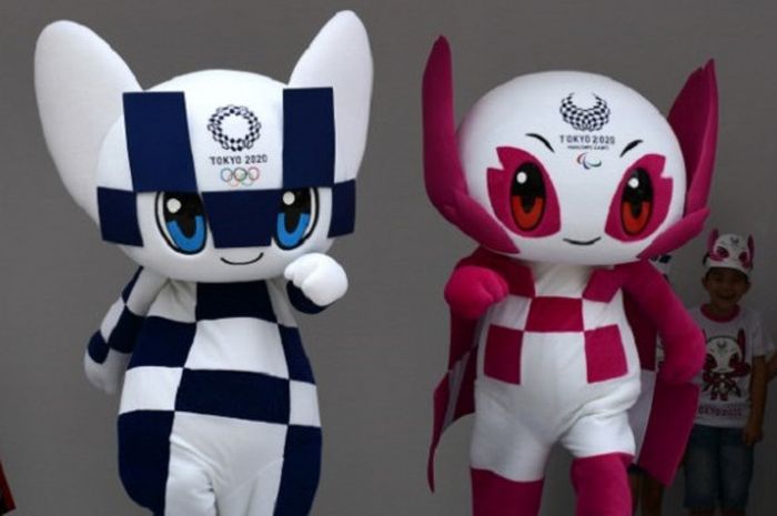 Maskot untuk Olimpiade dan Paralimpik Tokyo 2020, Miraitowa (kiri) dan Someity.