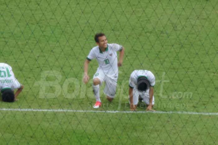 Para pemain timnas U-19 Indonesia merayakan gol ke gawang Myanmar pada laga perebutan peringkat III Piala AFF U18 di Thuwunna Stadium, Yangon, Myanmar, Minggu (17/9/2017).