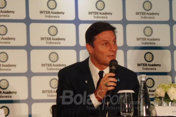 Wakil Presiden Inter Milan, Javier Zanetti, berbicara soal Inter Academy Indonesia dalam konferensi pers di Fairmont Hotel, Jakarta, Rabu (14/2/2018).