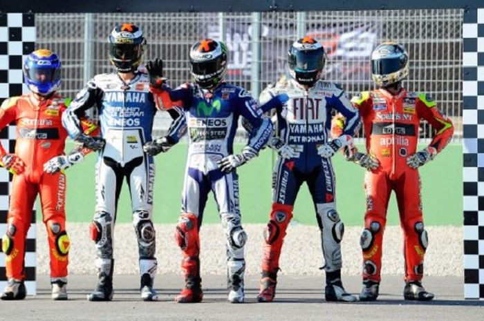 Selebrasi Jorge Lorenzo saat menjadi juara dunia MotoGP 2015 di Sirkuit Ricardo Tormo, Valencia, Minggu (8/11/2015).