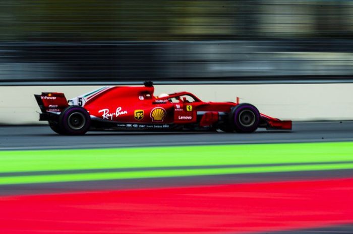 Pebalap Ferrari, Sebastian Vettel, mencatat waktu lap 1 menit 44,127 detik pada latihan bebas kedua GP Azerbaijan di Sirkuit Baku City, Baku, Azerbaijan, Jumat (27/4/2018).