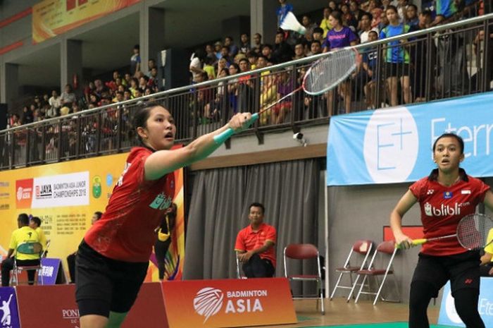 Pasangan ganda putri Indonesia, Indonesia, Febriani Dwipuji Kusuma/Ribka Sugiarto, tampil pada semifinal Kejuaraan Asia Junior 2018 di Jaya Raya Training Hall, Jakarta, Sabtu (21/7/2018).