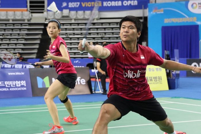 Pasangan ganda campuran Indonesia, Praveen Jordan/Debby Susanto, saat menjalani pertandingan melawan Bodin Isara/Savitree Amitrapai (Thailand) pada babak kedua turnamen Korea Terbuka di SK Handball Stadium, Seoul, Kamis (14/9/2017).