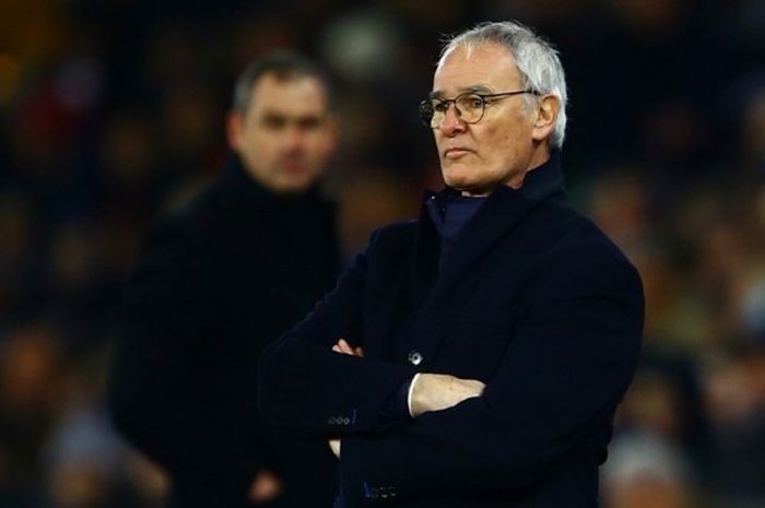 Eks Manajer Leicester City, Claudio Ranieri, mendampingi anak-anak asuhnya dalam laga Premier League kontra Swansea City di Stadion Liberty, Swansea, Wales, 12 Februari 2017.