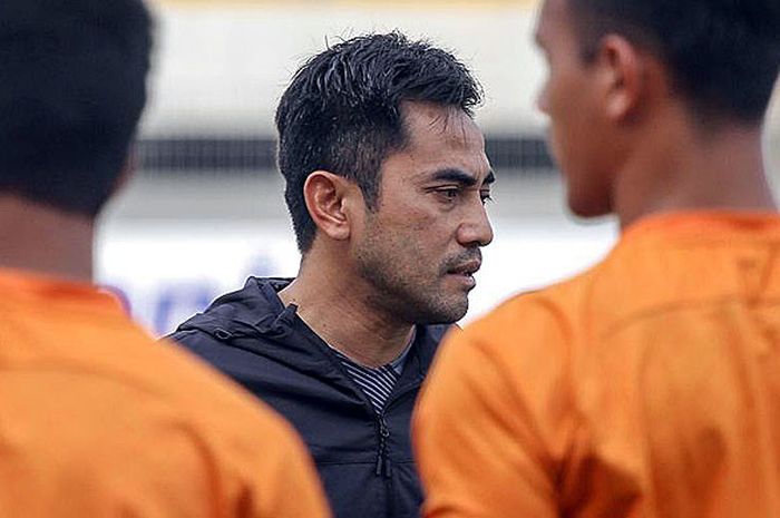  Pelatih PSS Sleman, Seto Nurdiantoro, dalam sesi latihan di Stadion Demang Lehman, Jumat (14/9/2018), menjelang laga lanjutan Liga 2 melawan Martapura FC. 