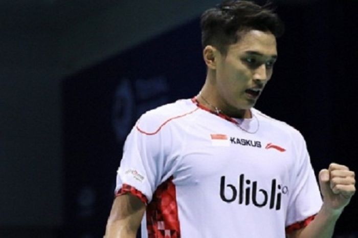 Pebulu tangkis tunggal putra Jonatan Christie, berekspresi ketika memastikan kemenangan tim Thomas Indonesia atas Thailand pada laga yang dilangsungkan di Kunshan, China, Selasa (17/5/2016).