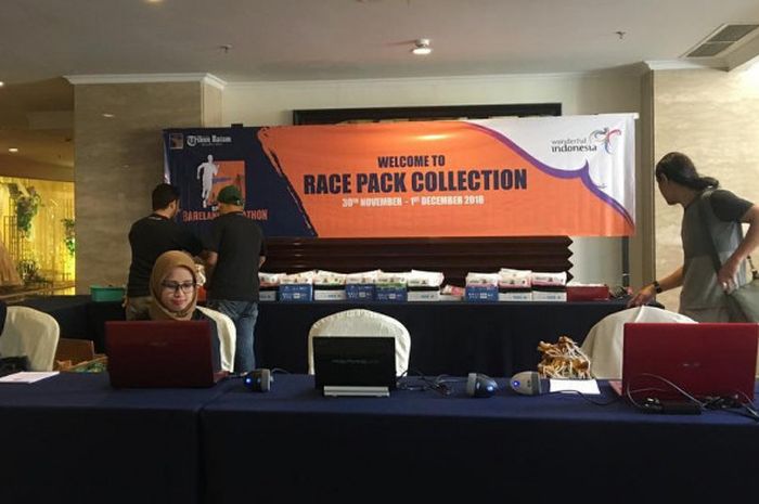 Kondisi booth yang disediakan oleh pihak panitia BP Batam-Barelang Marathon 2018 di Harmoni One Hotel untuk melakukan proses racepack collection pada Jumat (30/11/2018).