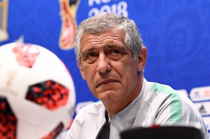 Pelatih Portugal, Fernando Santos, menghadiri konferensi pers di Fisht Stadium, Sochi, Rusia pada 29 Juni 2018.