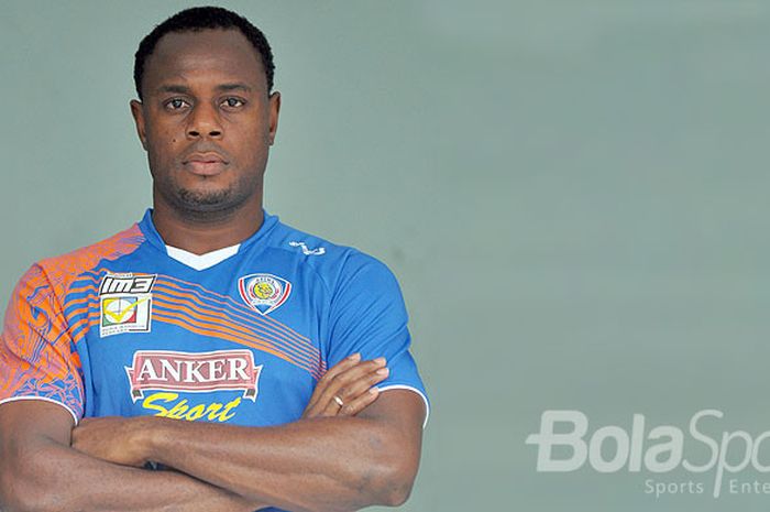 Bek Arema Cronus, Viktor Igbonefo.