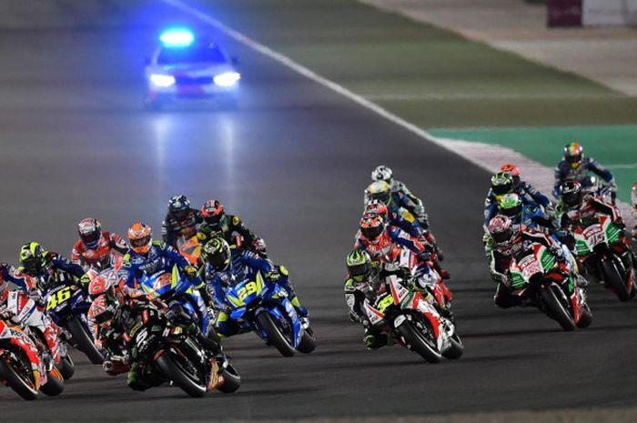  Suasana saat berlangsungnya balapan seri pertama MotoGP Qatar di Sirkuit Losail, Doha, Qatar, pada 18 Maret 2018.  