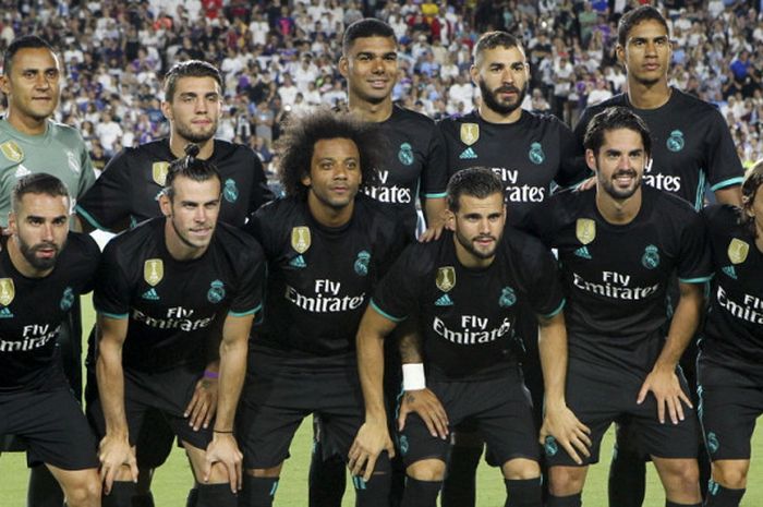 Tim Real Madrid berfoto bersama jelang pertandingan pramusim International Champions Cup (ICC) 2017 menghadapi Manchester City di Stadion Los Angeles Memorial Coliseum, Los Angeles, Amerika Serikat, pada 26 Juli 2017.