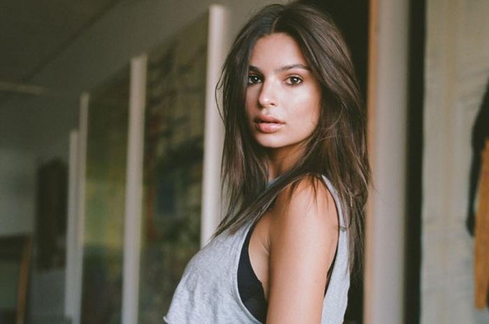 Emily Ratajkowski.