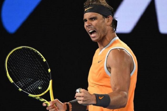 Petenis tunggal putra asal Spanyol, Rafael Nadal, melakukan selebrasi seusai memangi poin atas wakil