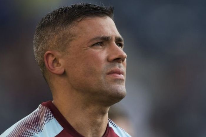 Jonathan Walters berseragam Burnley