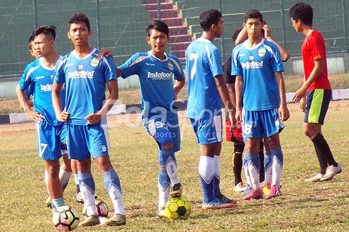 Pemain Persib U-19 saat mengikuti latihan rutin.