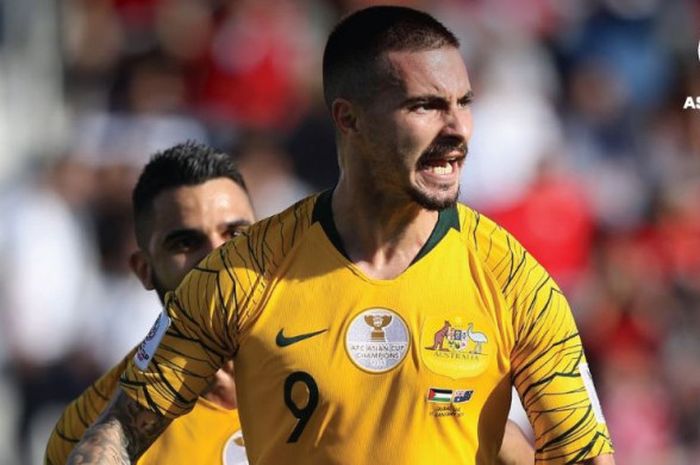 Jamie Maclaren merayakan golnya untuk timnas Australia ke gawang Palestina dalam partai Piala Asia 2019 di Rashid Stadium, Dubai, 11 Januari 2019.