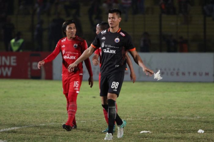 Kiper anyar Persija Jakarta, Shahar Ginanjar langsung jalani debut pada laga kontra Bhayangkara FC, di Stadion Sultan Agung, Bantul, Jumat (27/7/2018).