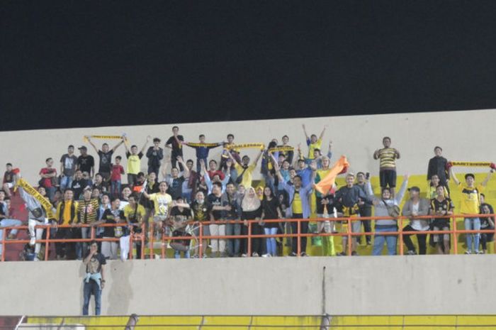 Dukungan untuk Barito Putera dari Barito Mania di Stadion Sultan Agung (SSA), Bantul, Senin (4/6/2018).