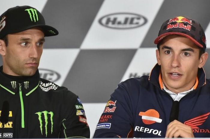 Pebalap Repsol Honda Team asal Spanyol, Marc Marquez (kanan), dan pebalap Monster Yamaha Tech3 asal Prancis, Johann Zarco, menghadiri konferensi pers jelang GP Prancis di Sirkuit Le Mans, Kamis (18/5/2017).