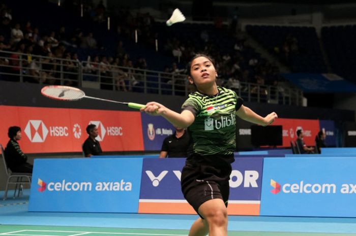 Pebulu tangkis tunggal putri nasional Indonesia, Gregoria Mariska Tunjung, saat melakoni laga melawan Carolina Marin (Spanyol) pada babak kesatu turnamen Malaysia Open 2018 yang digelar di Axiata Arena, Bukit Jalil, Kuala Lumpur, Rabu (27/6/2018).